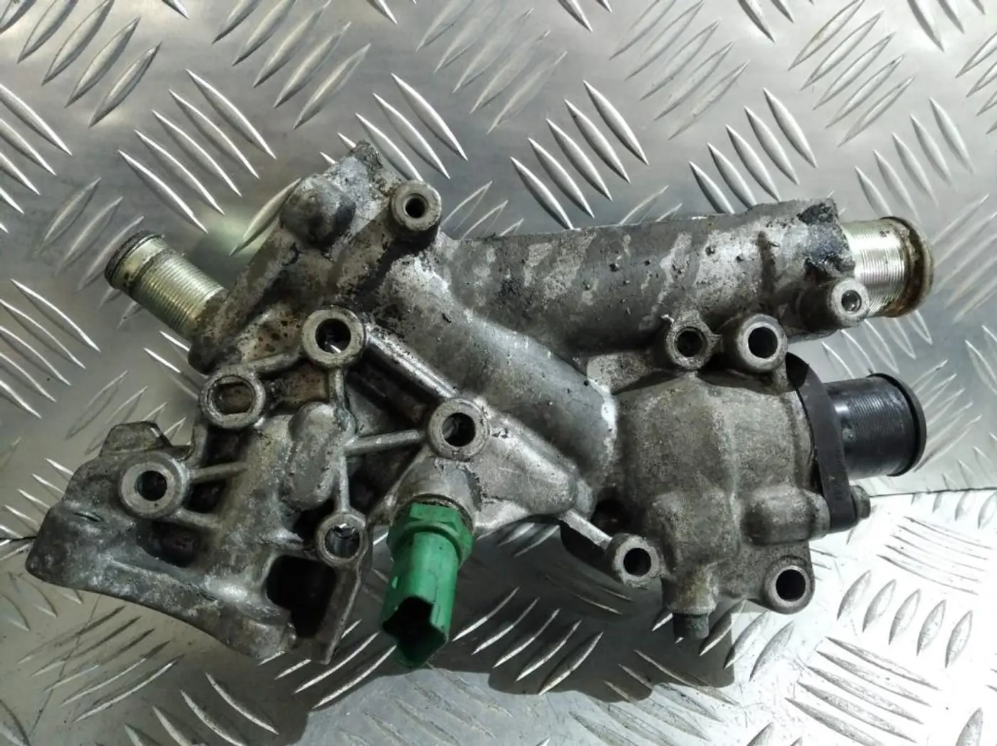 Корпус термостата к Citroen C5 2003