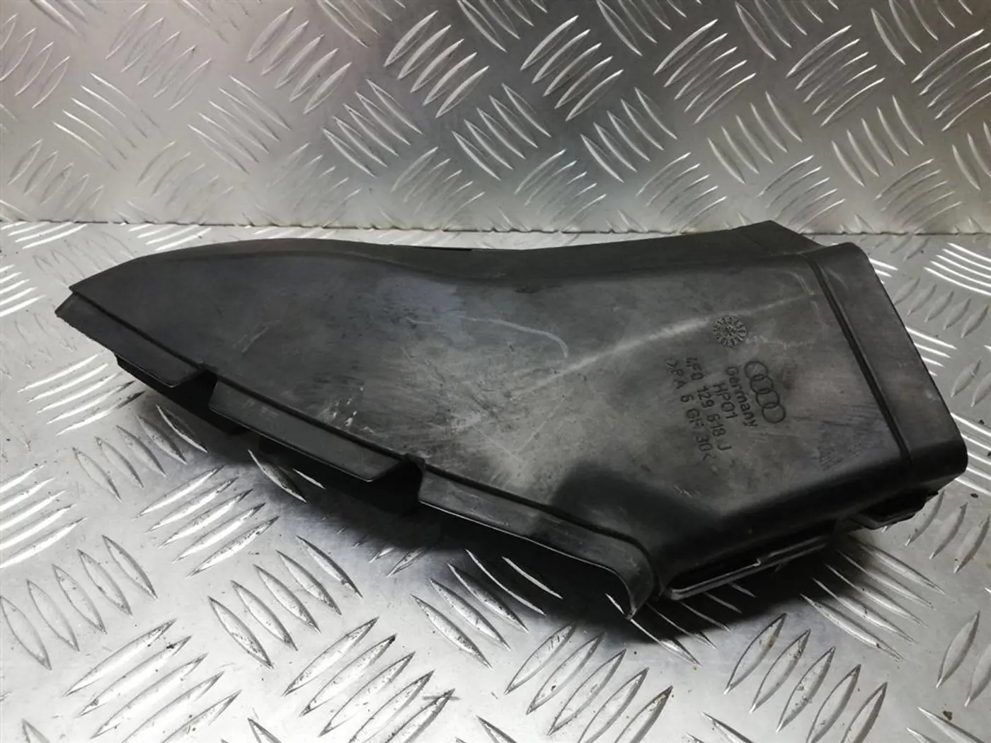 Воздуховод к Audi A6 2005