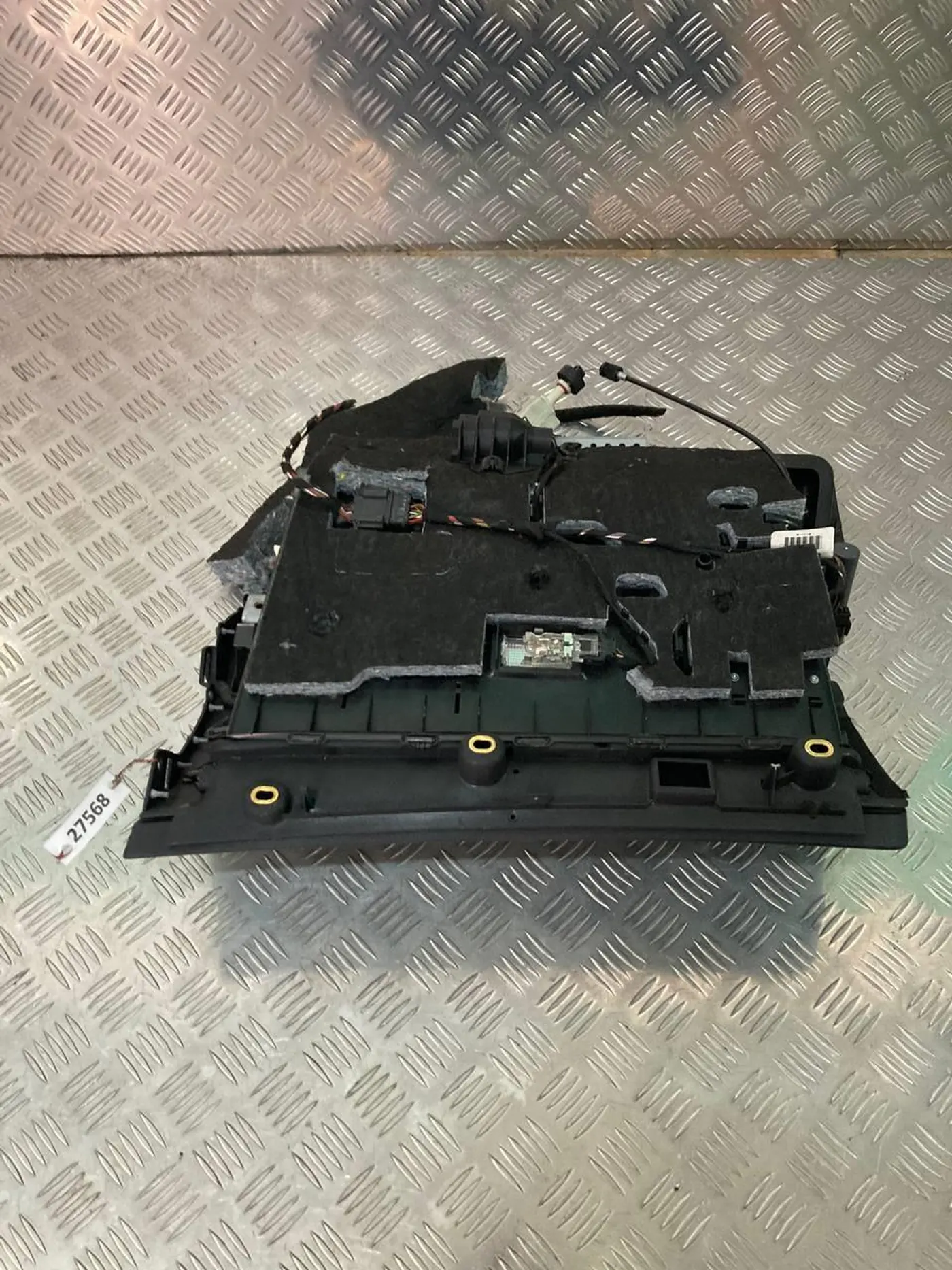 Бардачок к Audi A6 2006