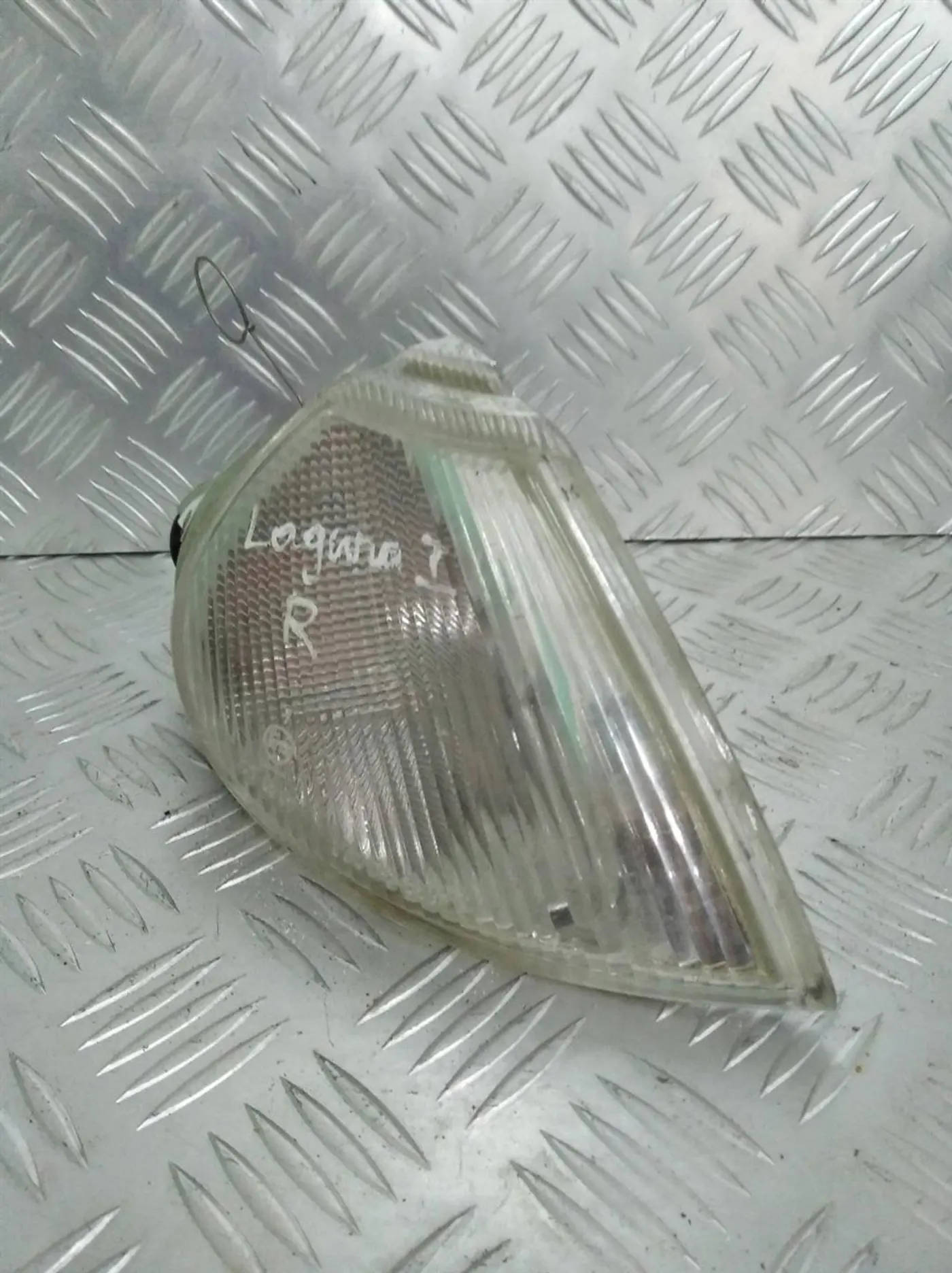 Поворотник правый к Renault Laguna 1998