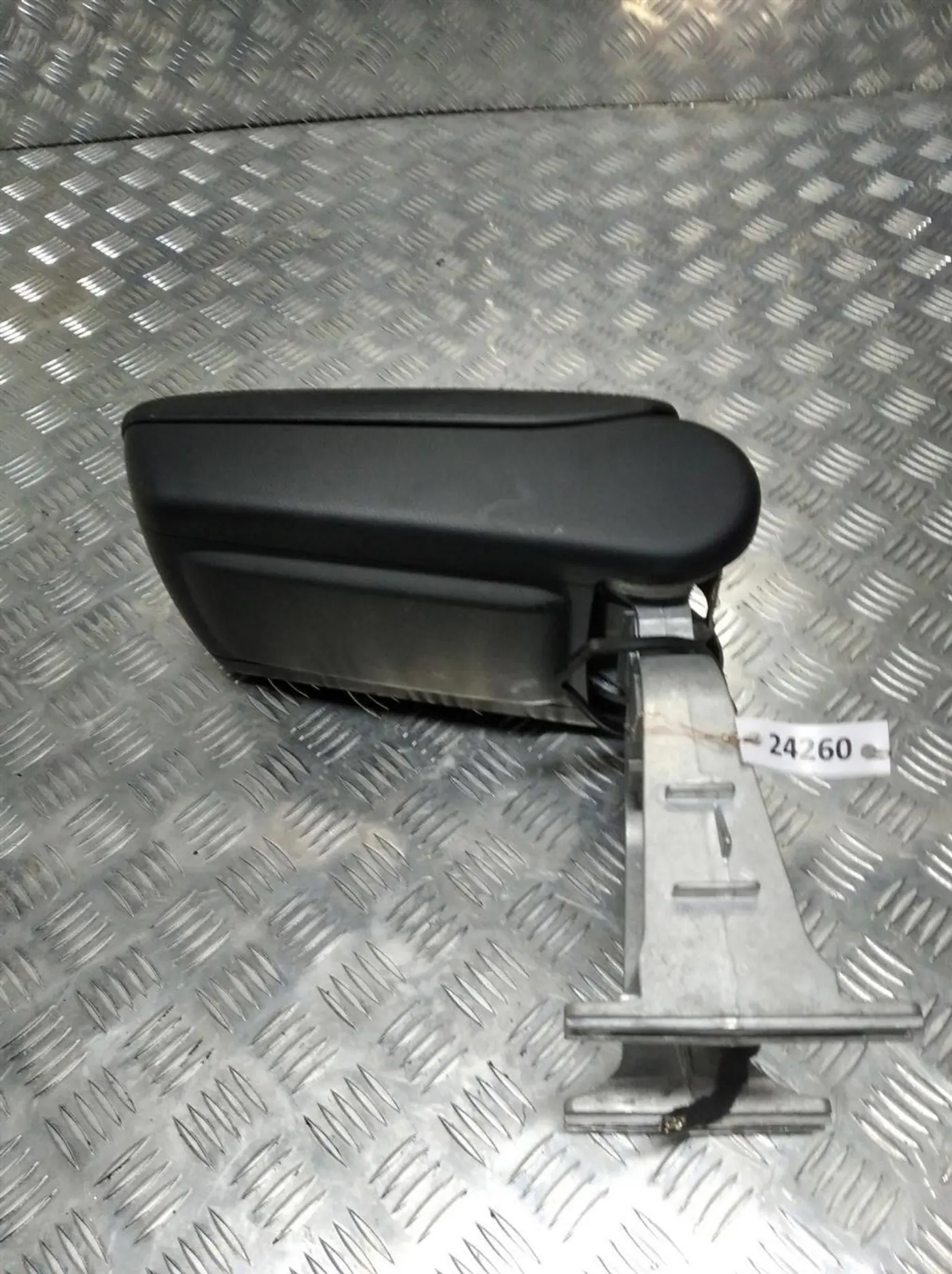 Подлокотник к Audi A6 2008