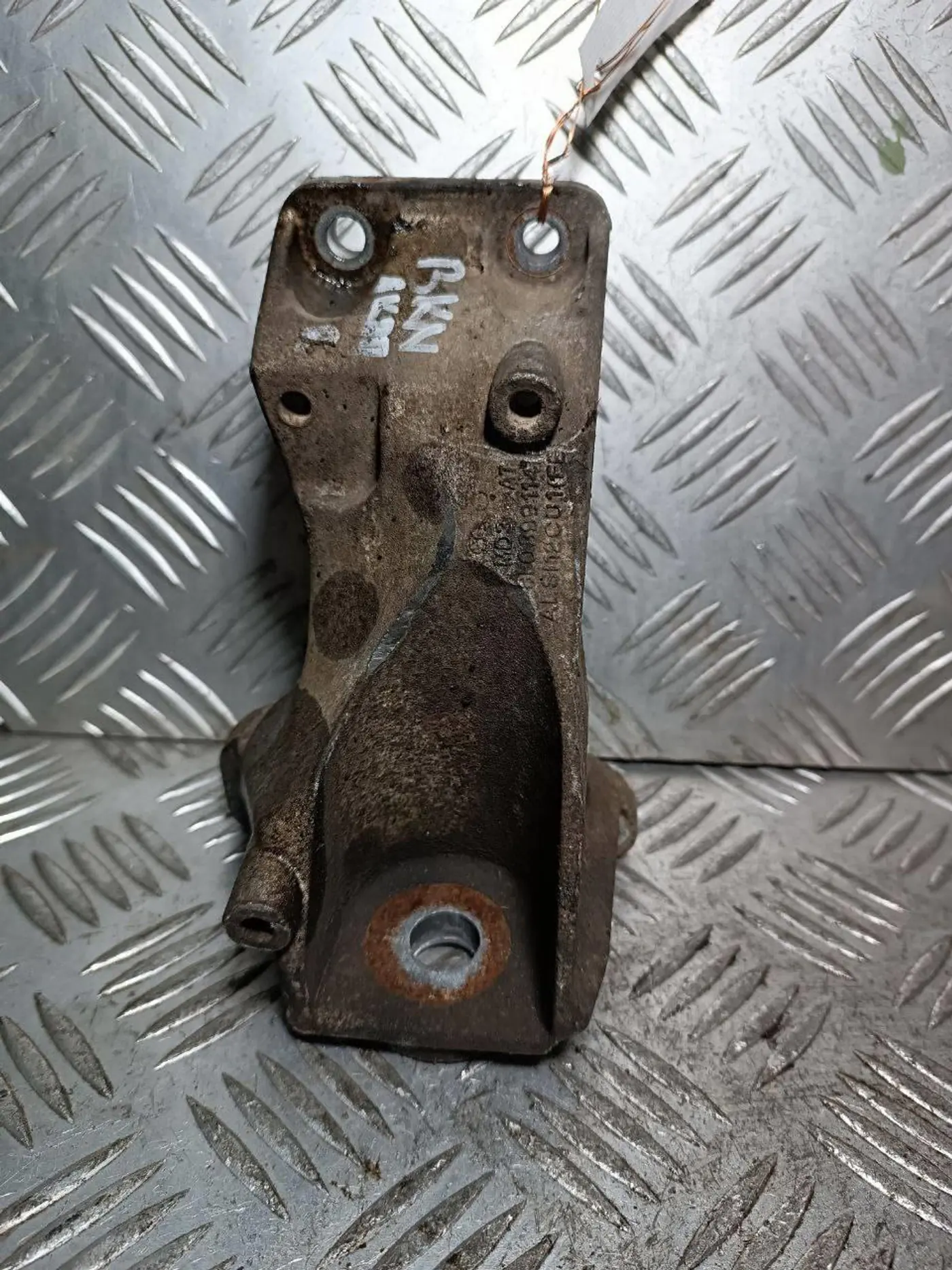 Кронштейн КПП к Audi A4 2005