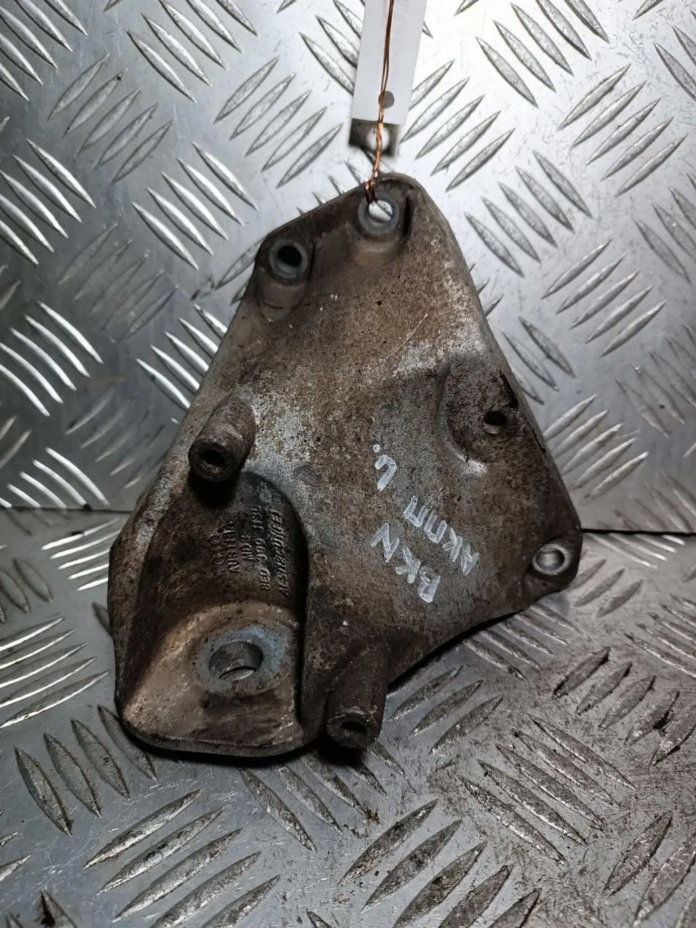 Кронштейн КПП к Audi A4 2005