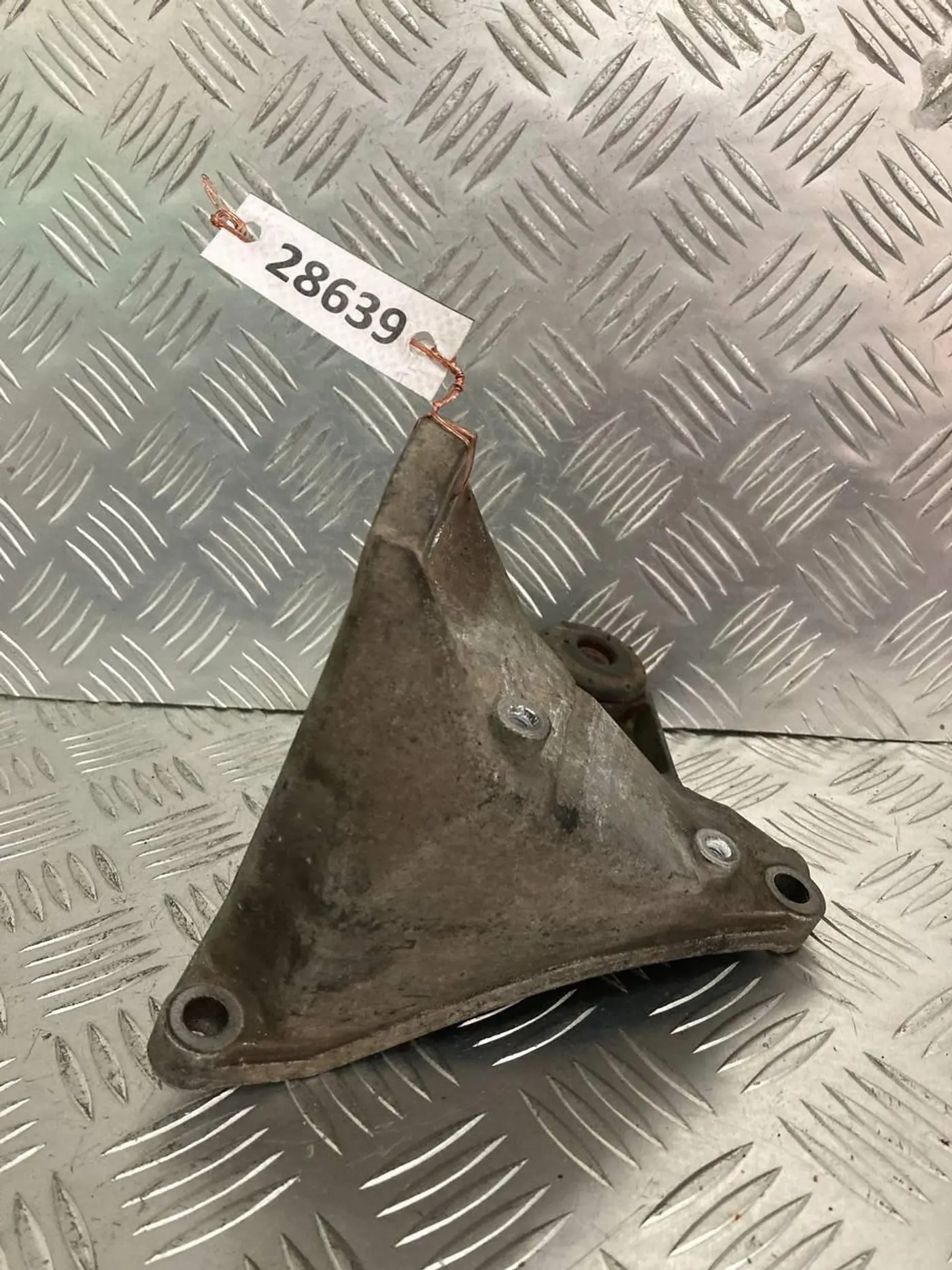 Кронштейн КПП к Audi A4 2000