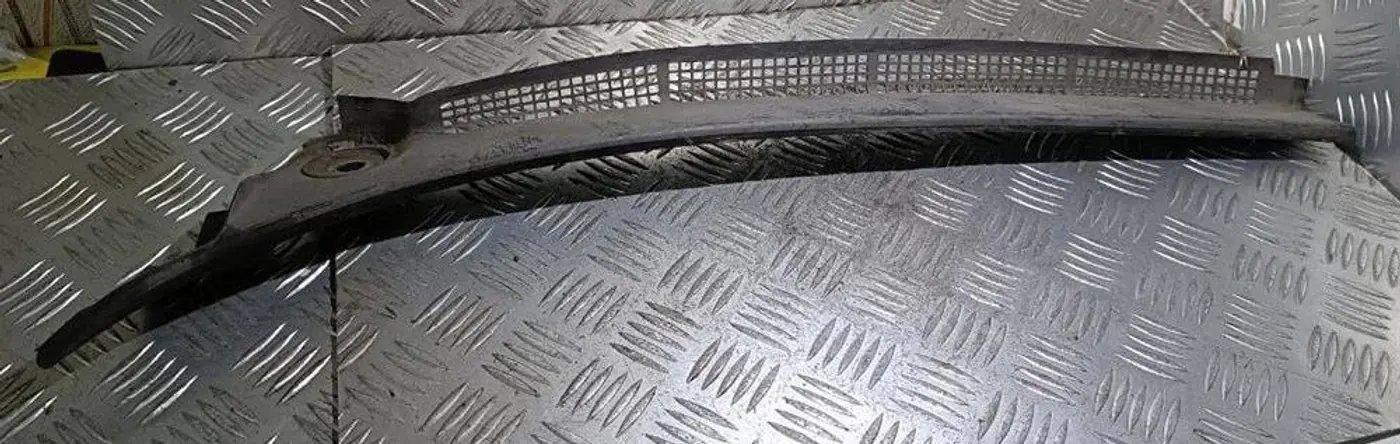 Дождевик к Volkswagen Passat 1992