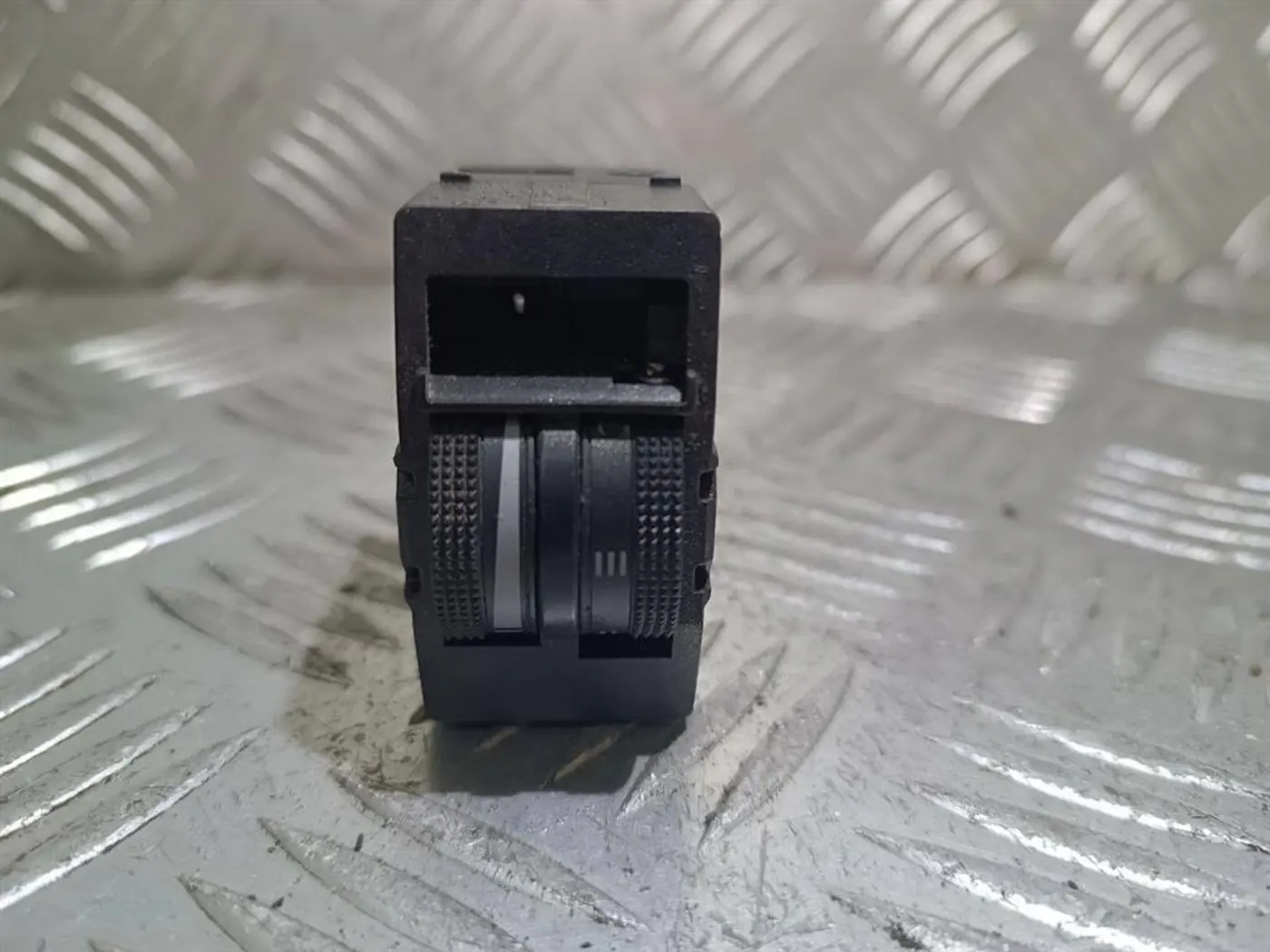 Кнопка корректора фар к Audi A3 1998