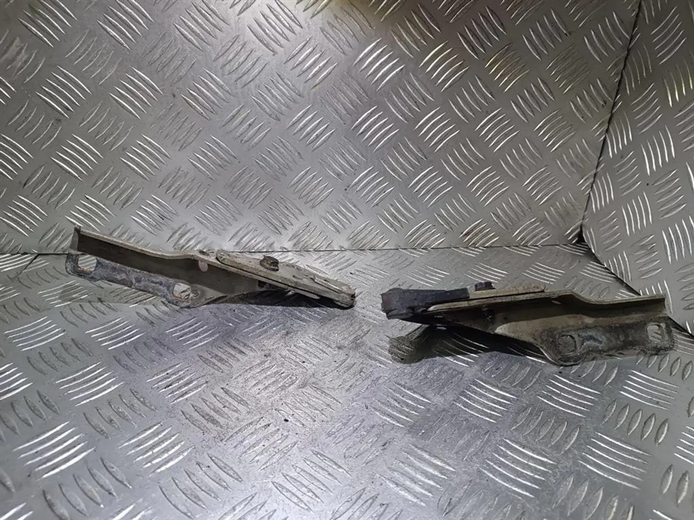 Петля капота к Opel Omega 1998