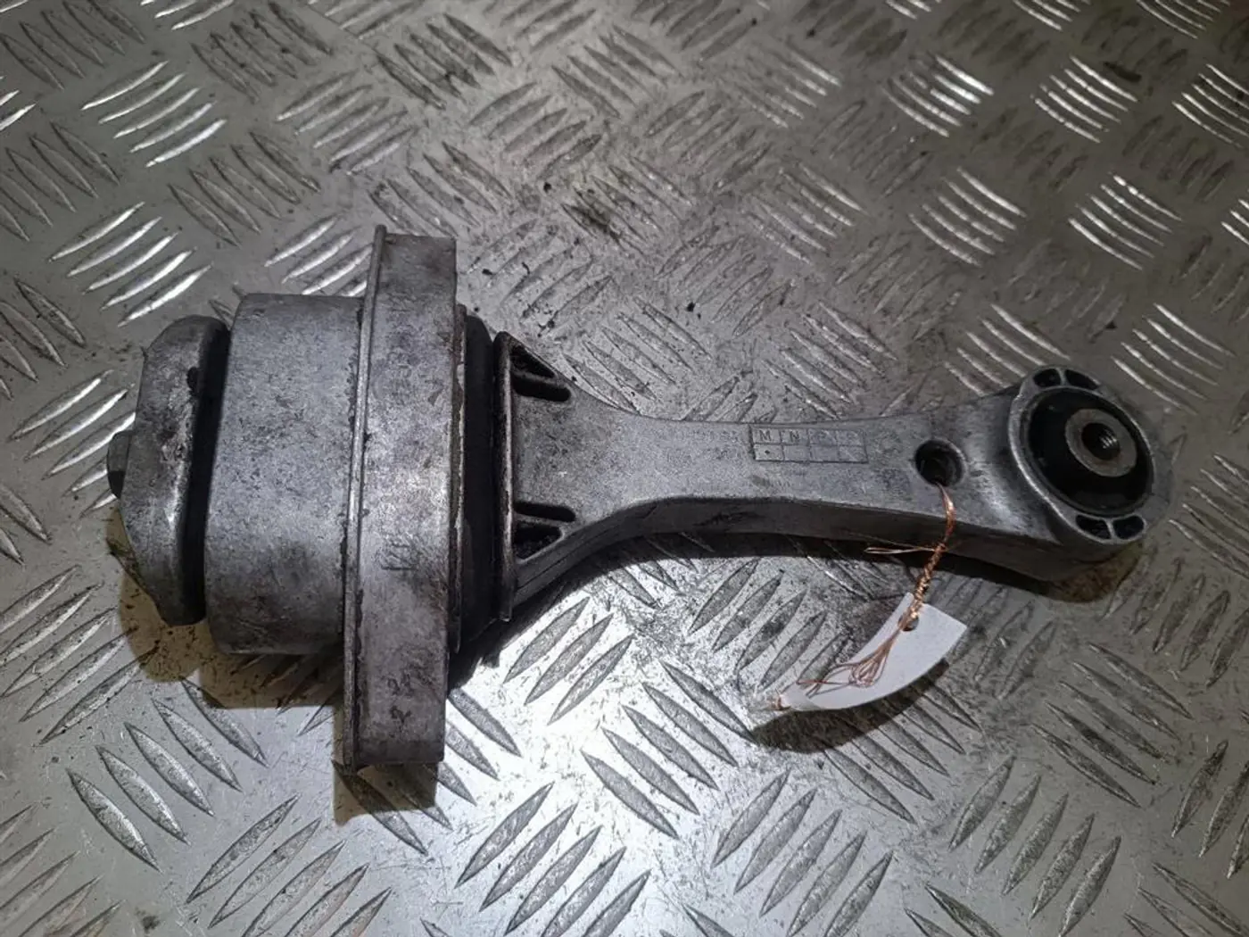 Кронштейн КПП к Volkswagen Golf 1999