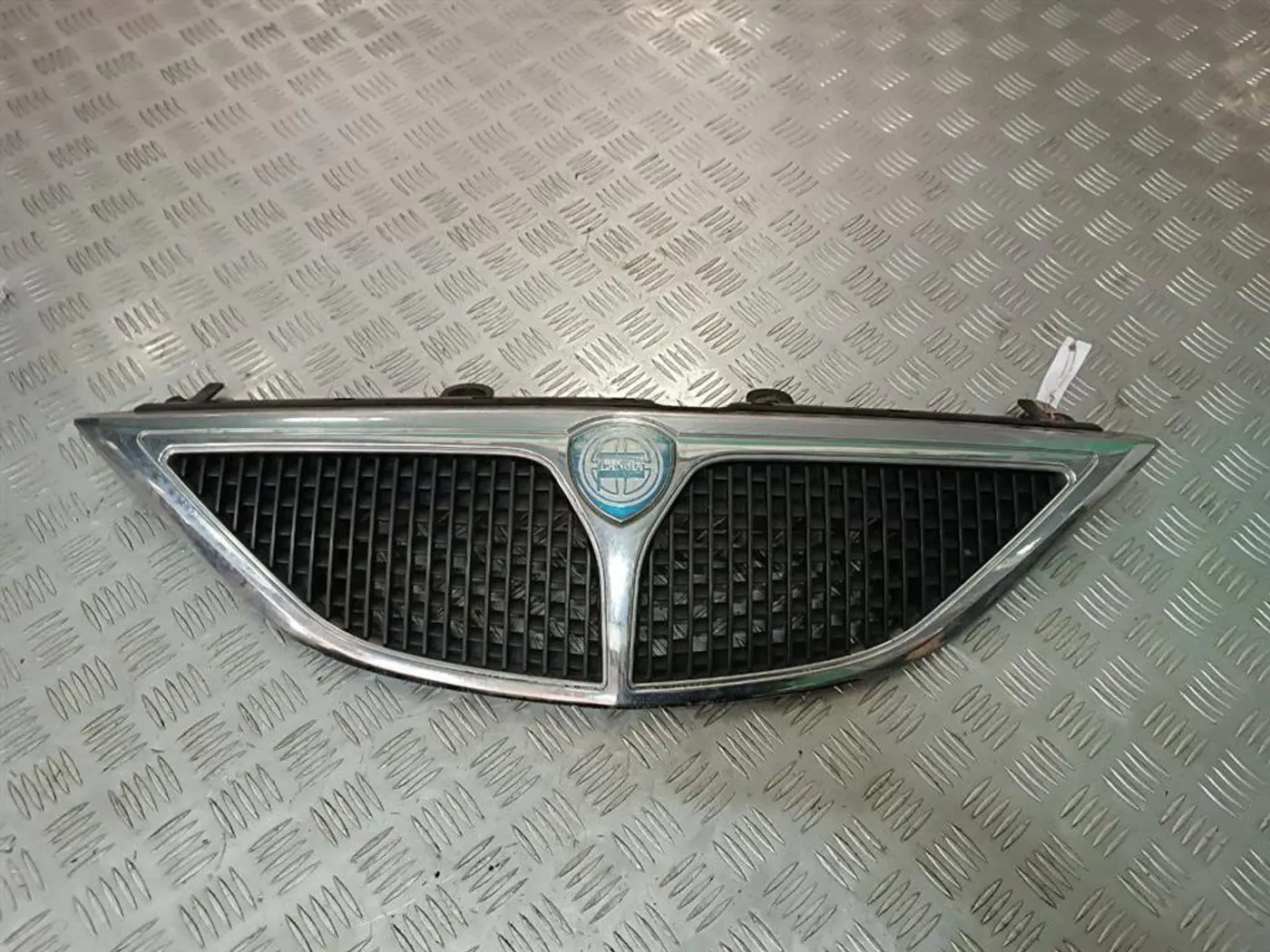 Решетка радиатора к Lancia Lybra 2001