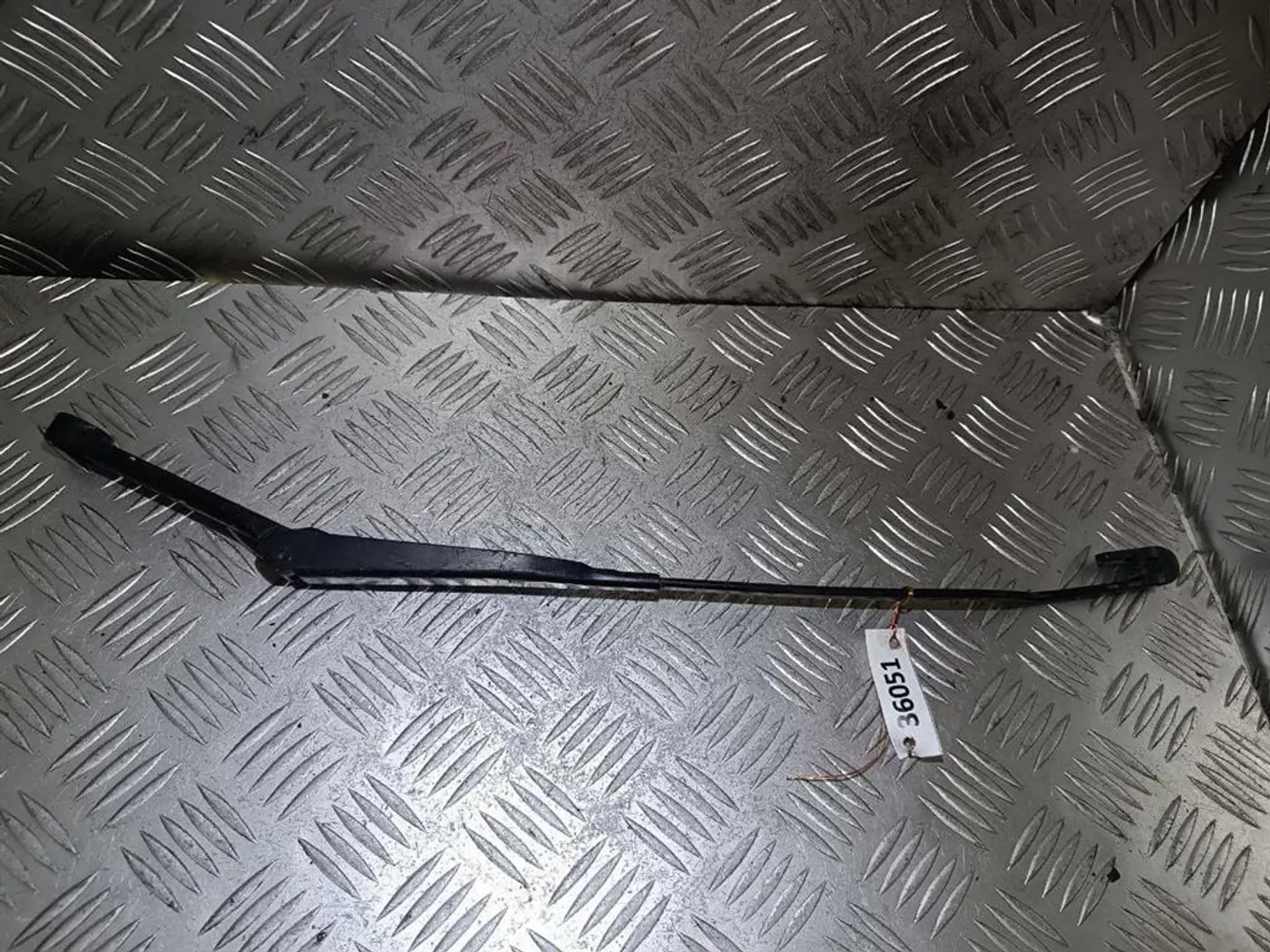 Щеткодержатель к Audi A4 1998