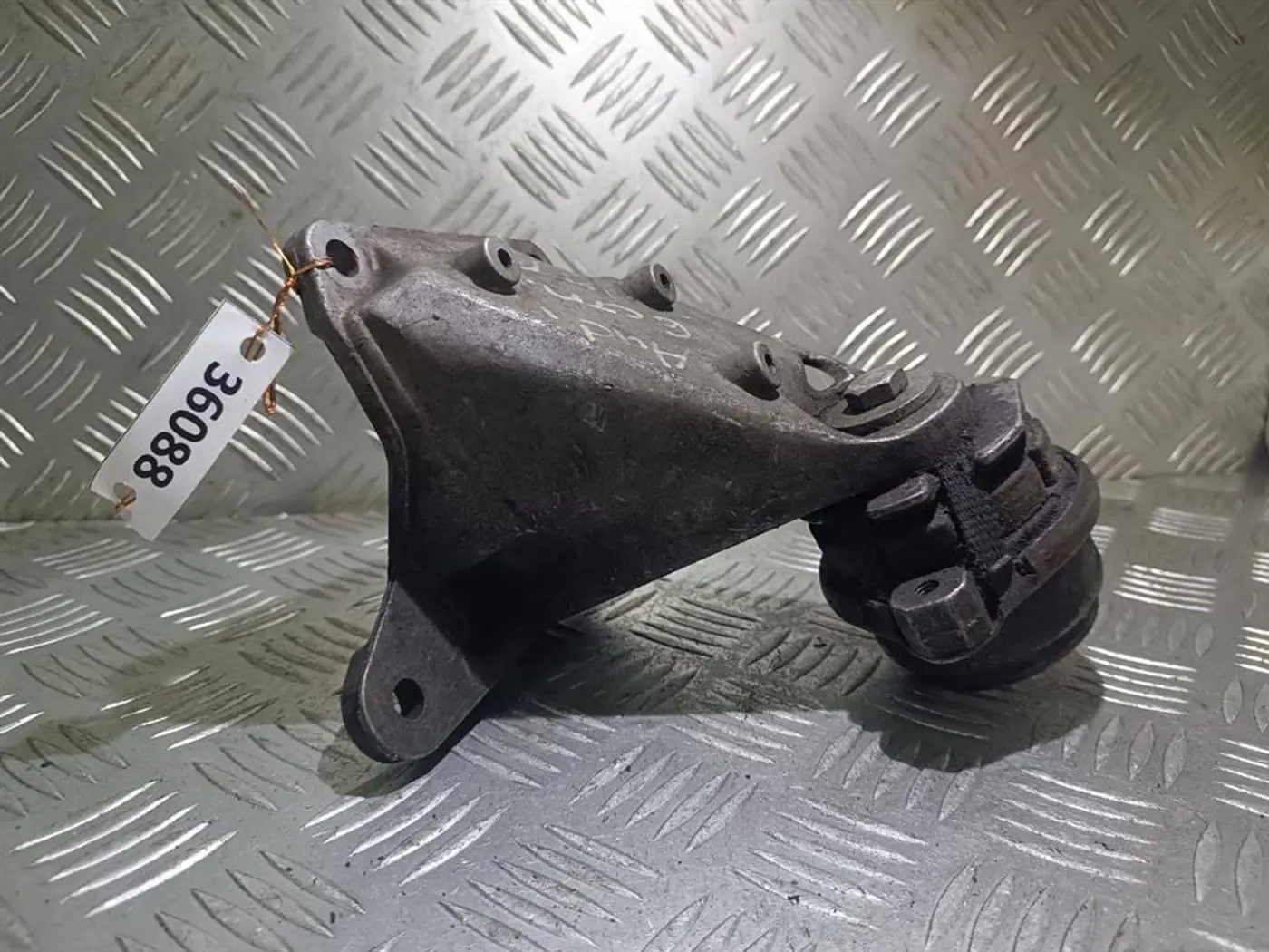 Кронштейн КПП к Audi A6 1999