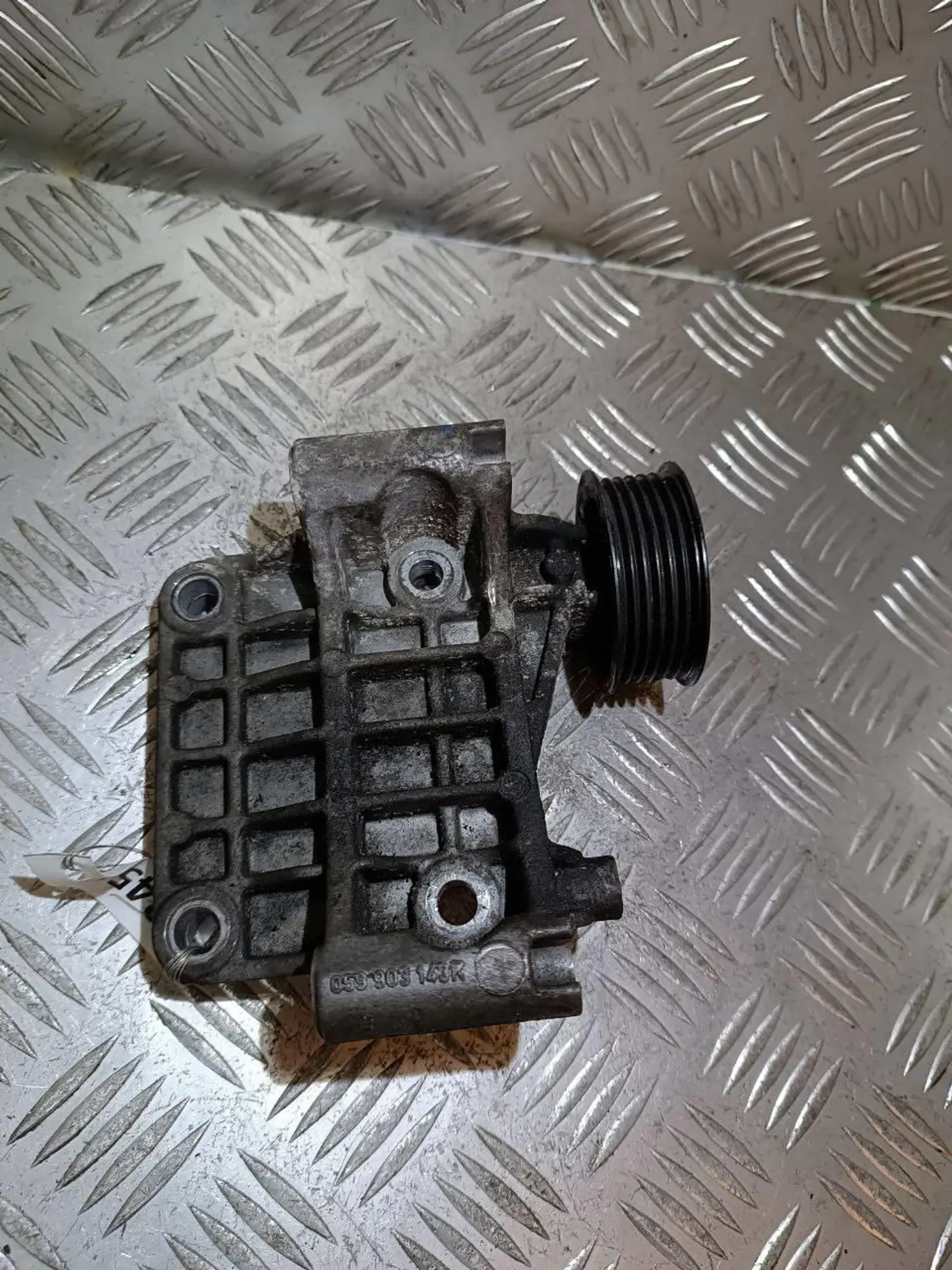 Кронштейн к Audi A4 2005