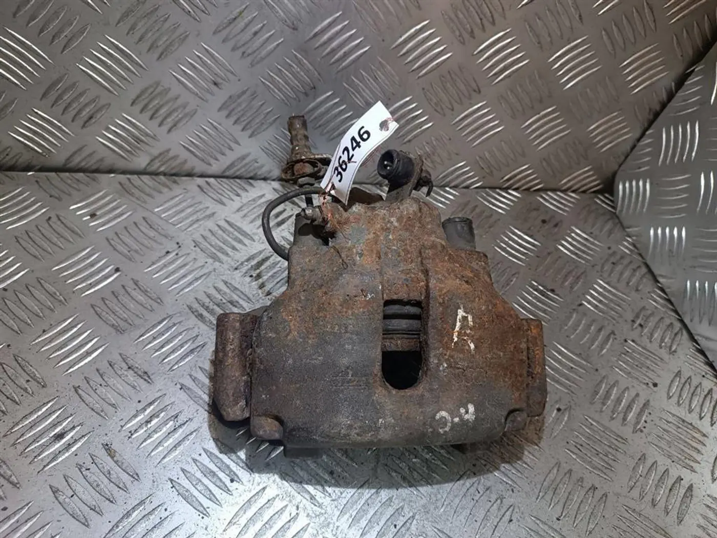 Суппорт передний правый к Audi A6 1996