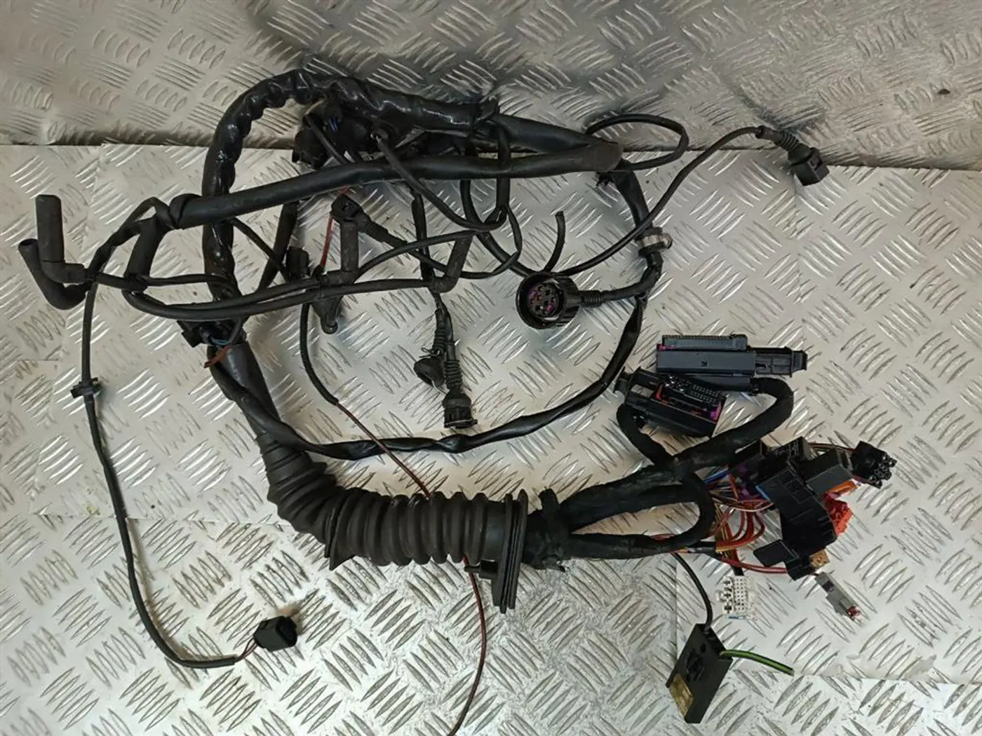 Проводка двигателя к Volkswagen Passat 2001