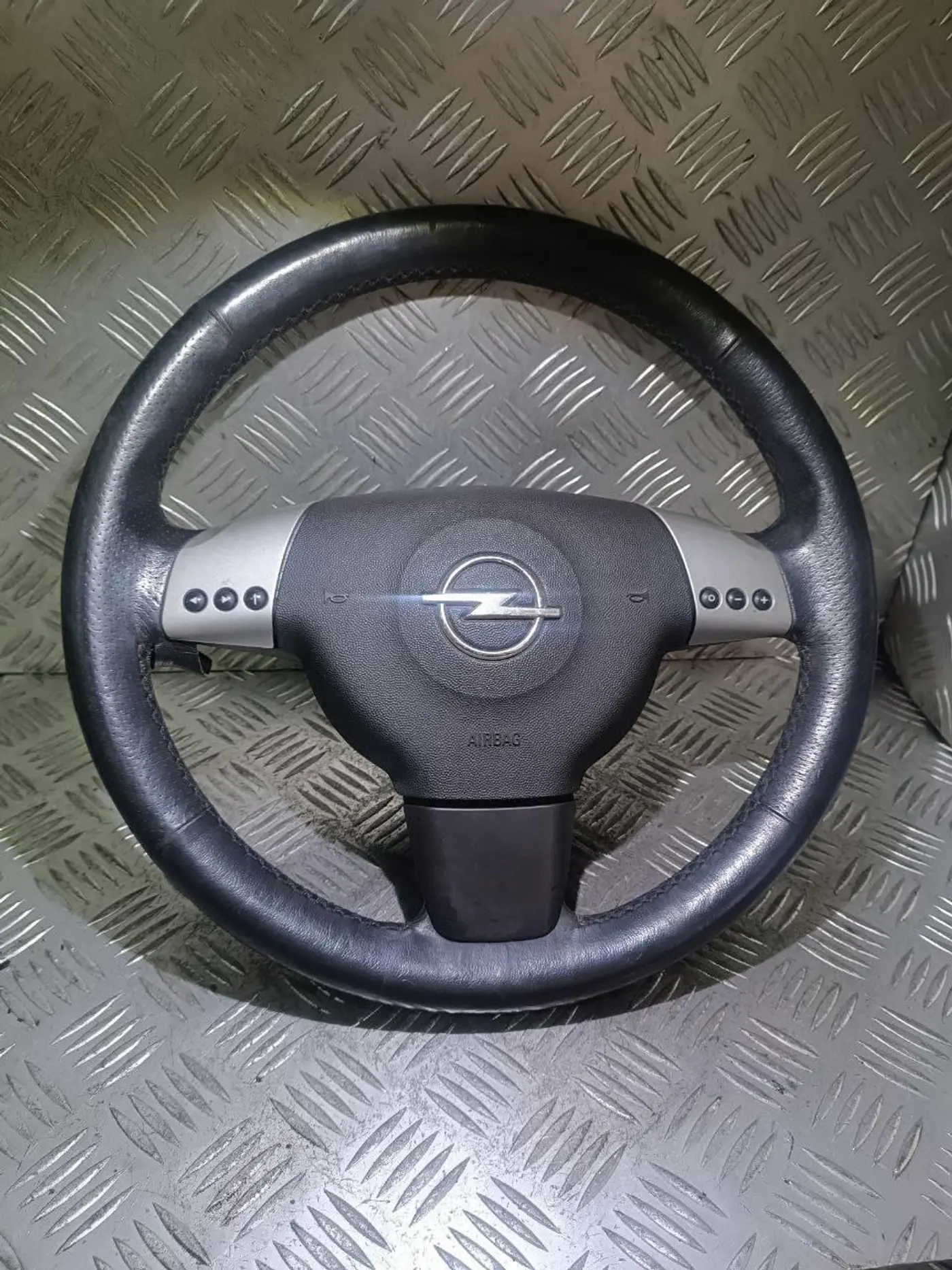Руль к Opel Vectra 2004