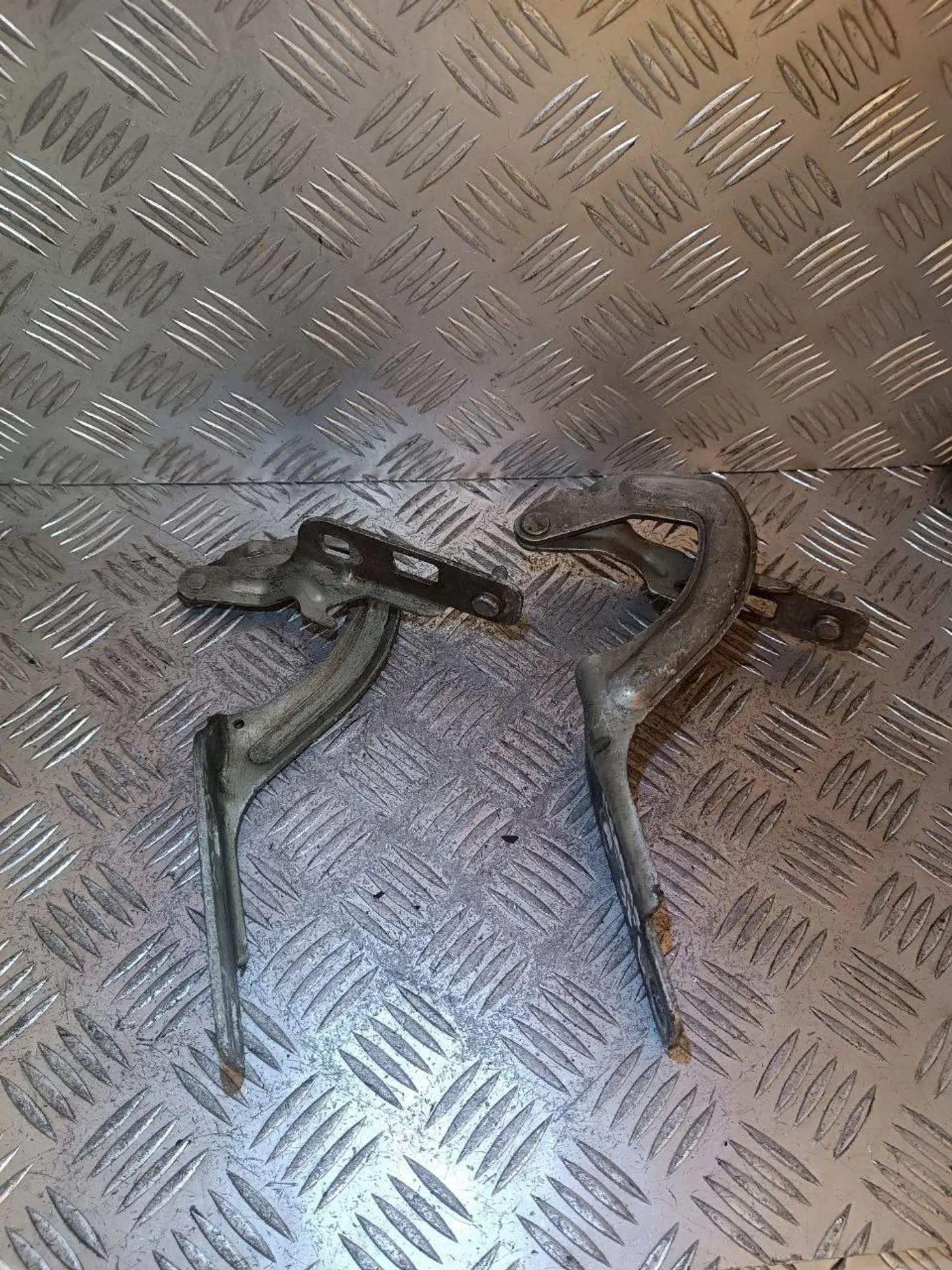 Петля капота к Renault Megane 1998