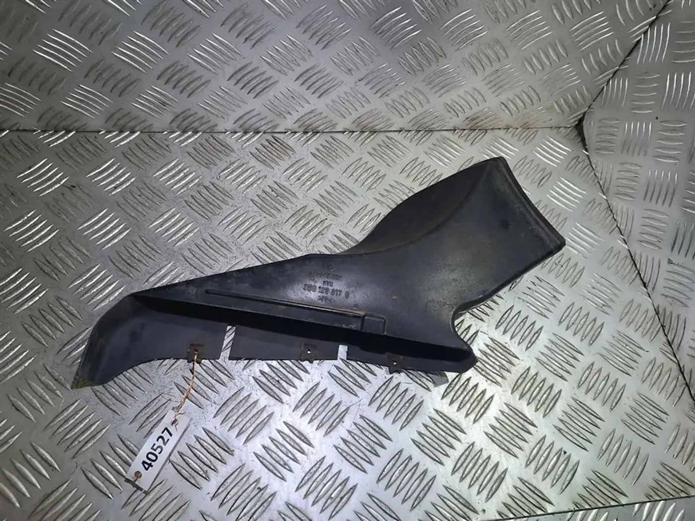 Воздухозаборник к Volkswagen Passat 2003