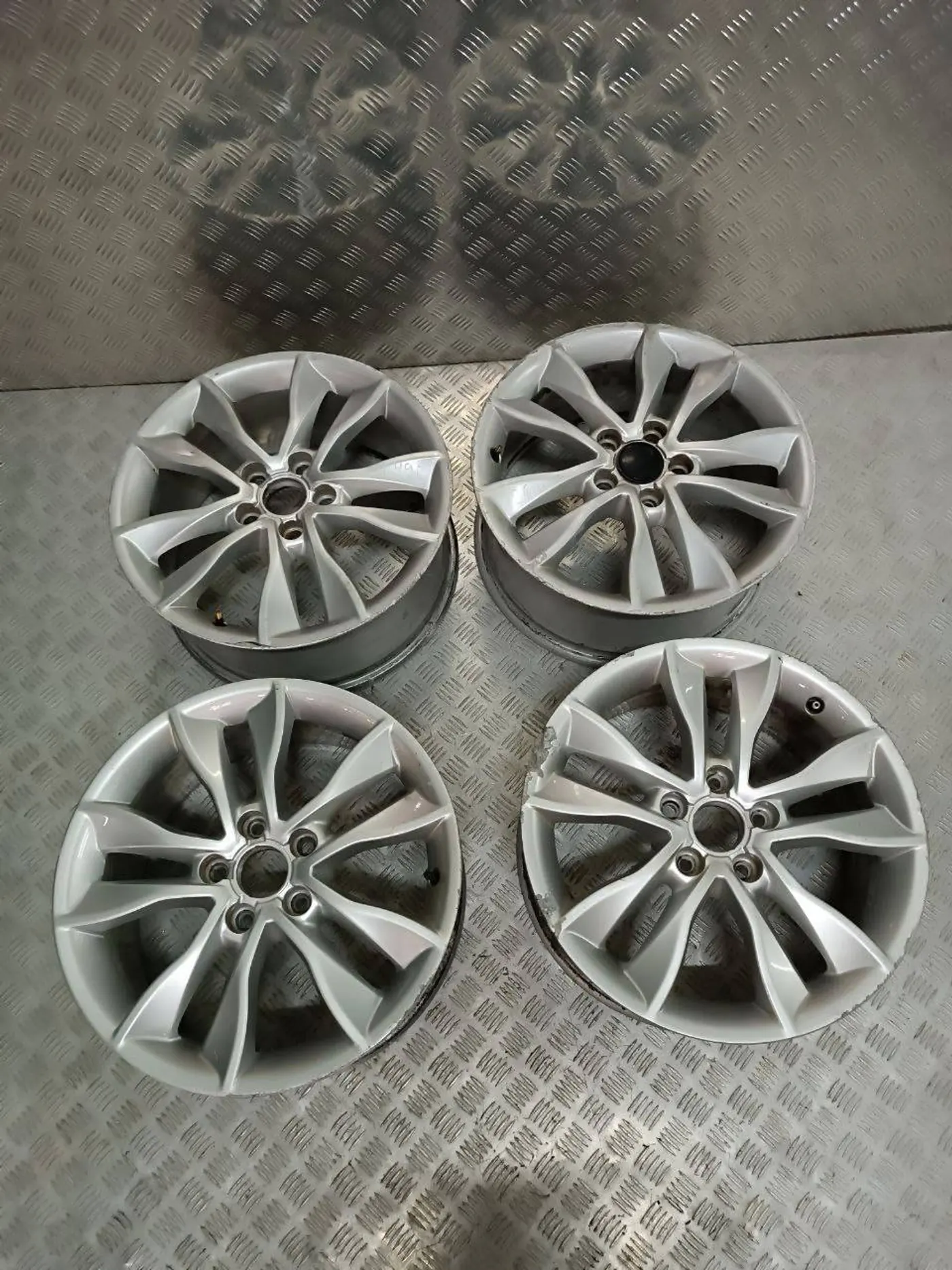 Диск литой к Volkswagen Passat 2008