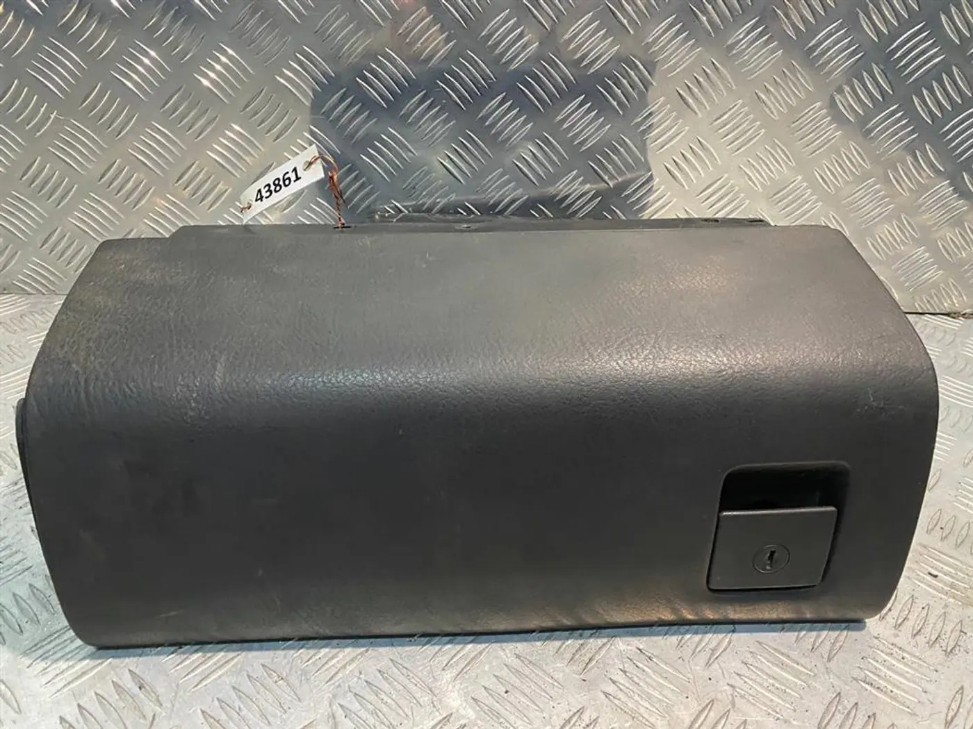 Бардачок к Volkswagen Passat 1992
