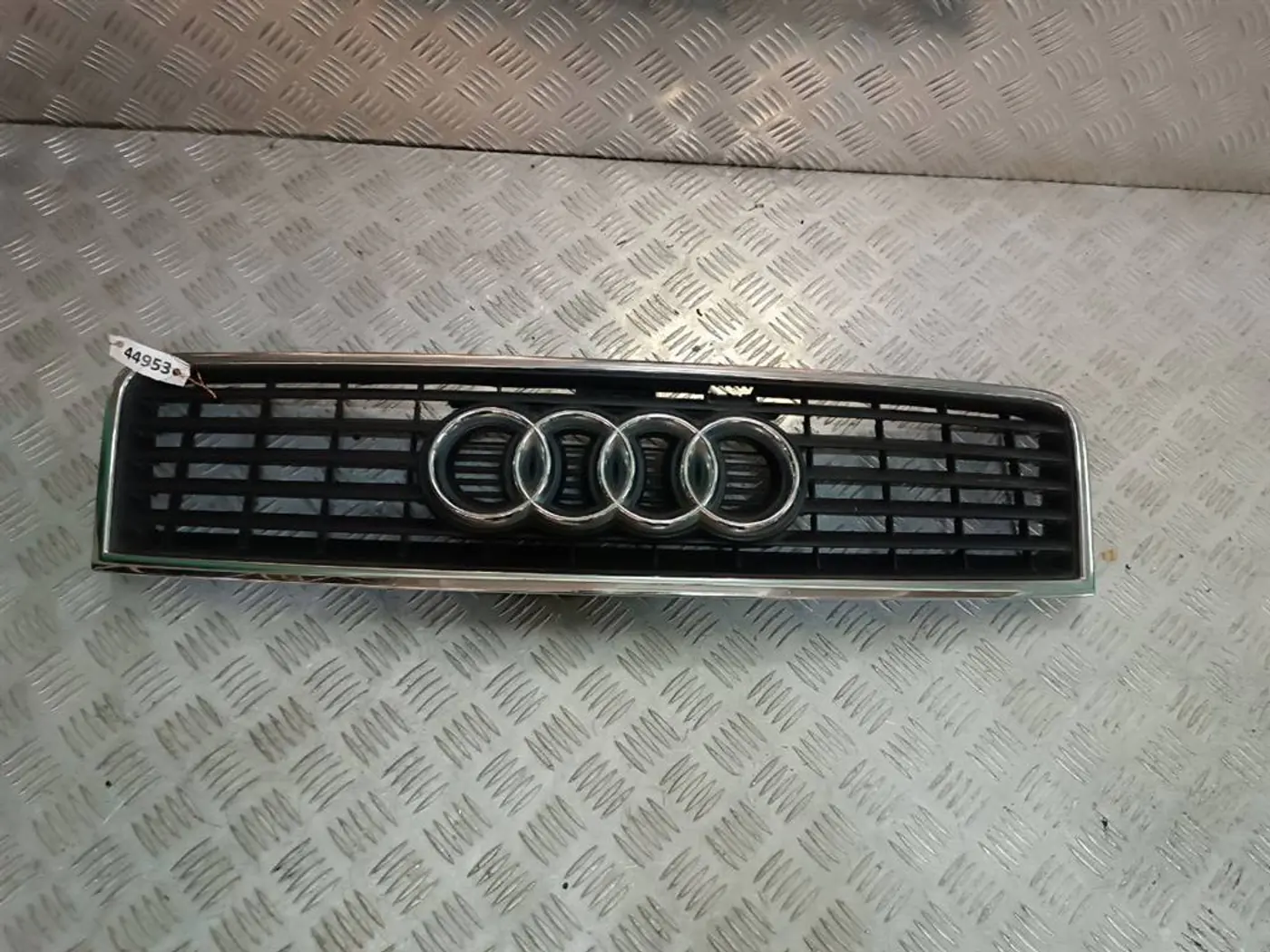 Решетка капота к Audi A6 2001