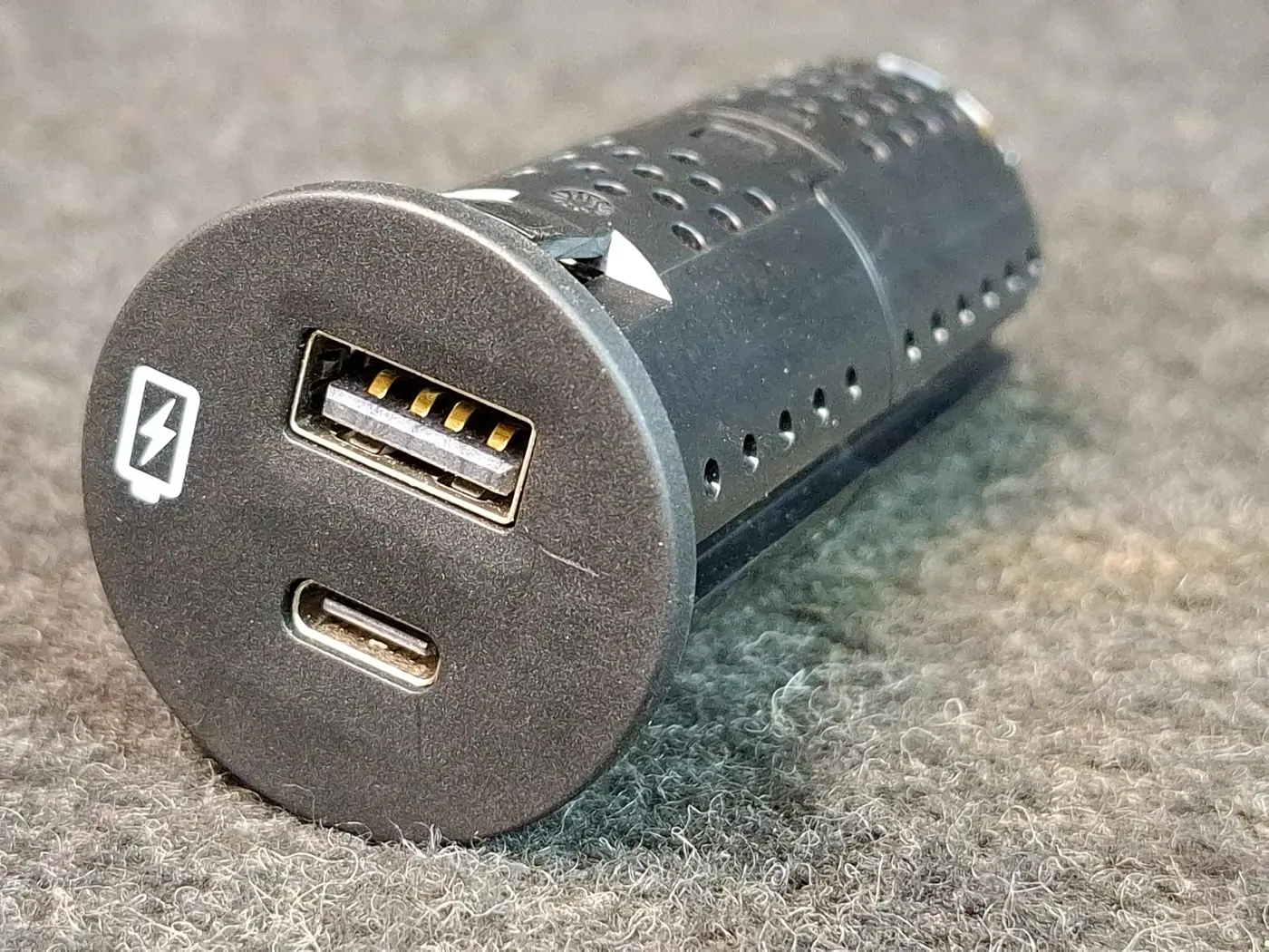 Разъем AUX / USB к Ford Escape 2020