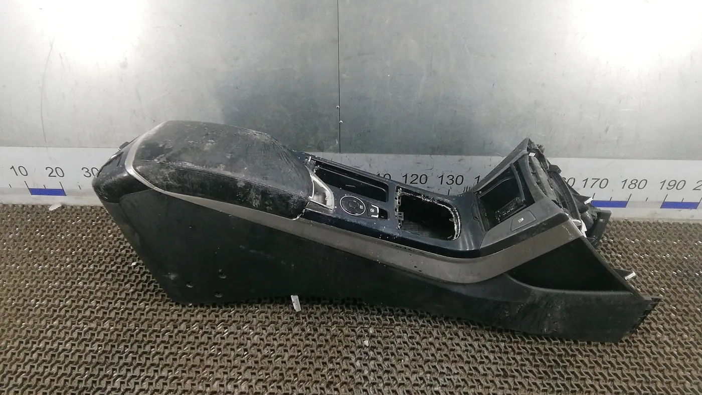 Подлокотник к Hyundai i40 2013