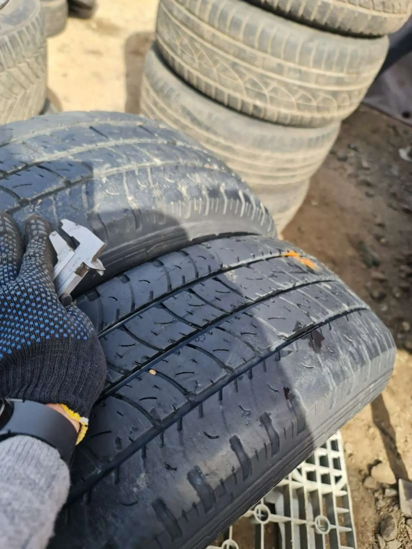 R16C 215 65 Goodyear