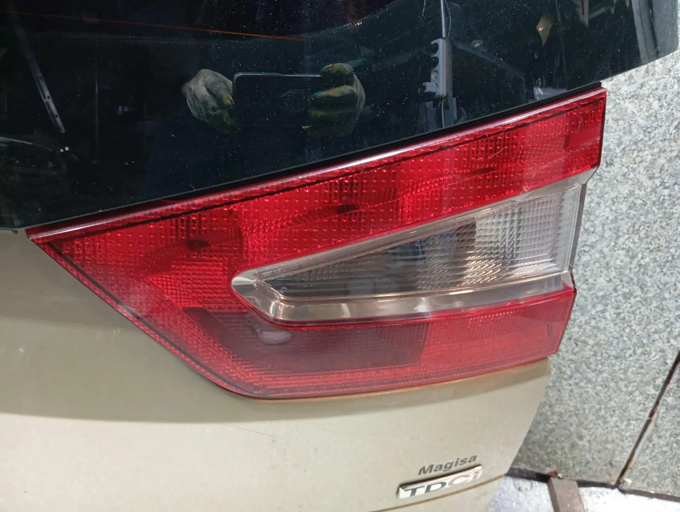 Фонарь крышки багажника правый к Ford Galaxy 2008