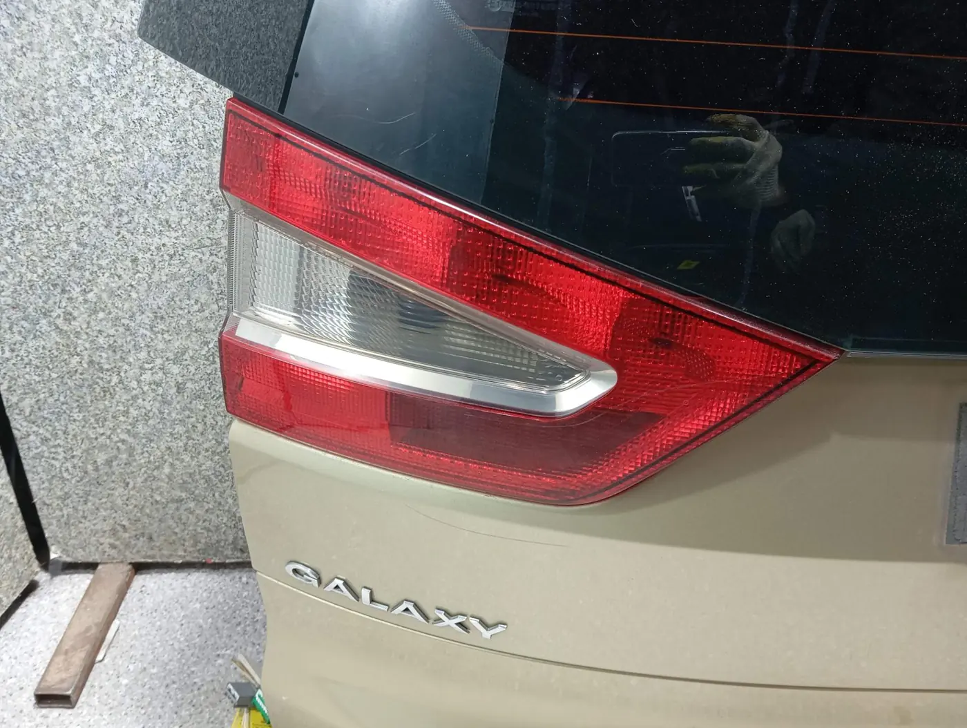 Фонарь крышки багажника левый к Ford Galaxy 2008