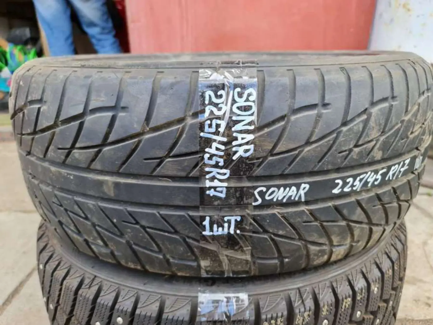 R17 225 45 Sonar