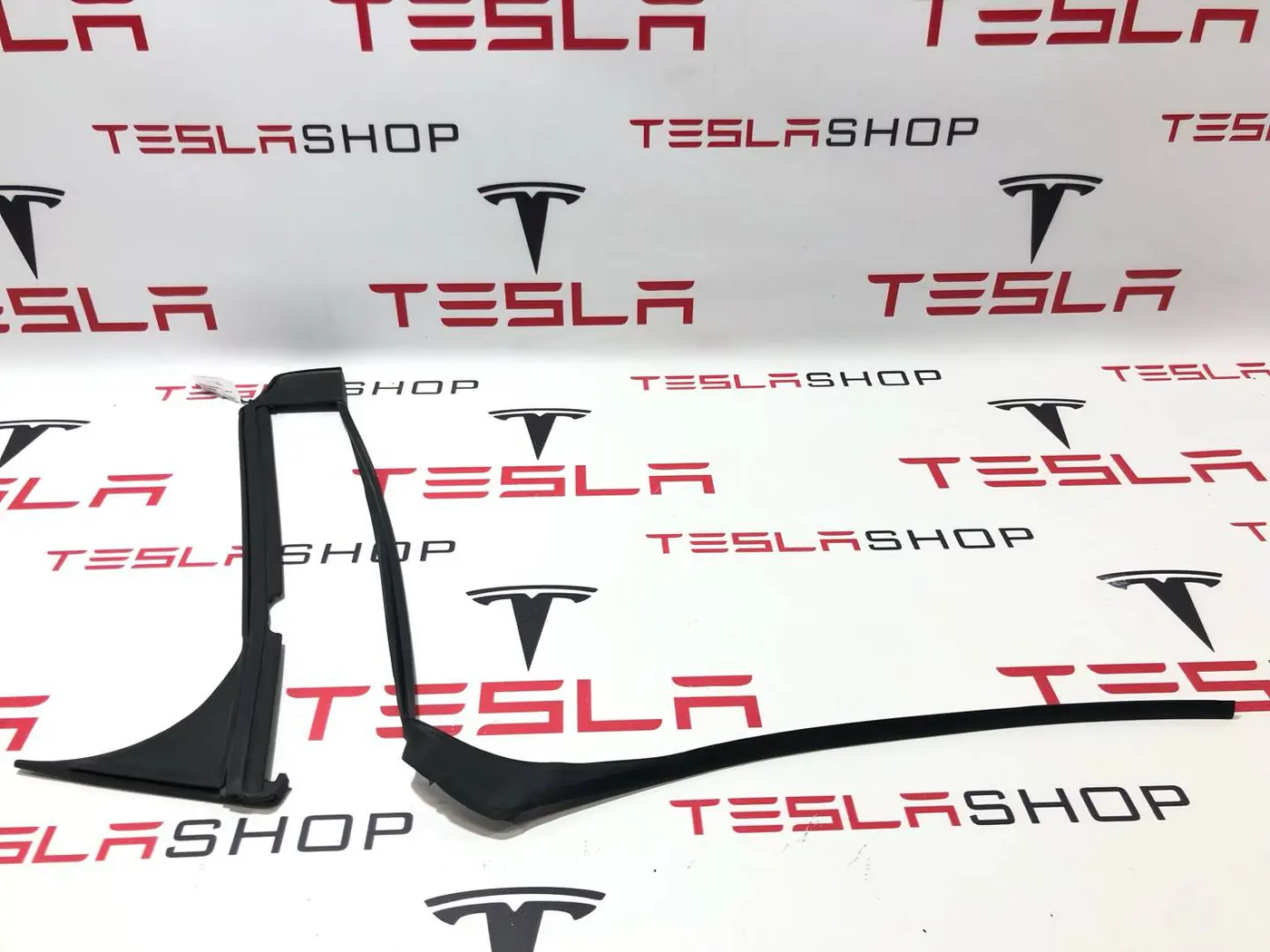Уплотнитель к Tesla Model X 2022