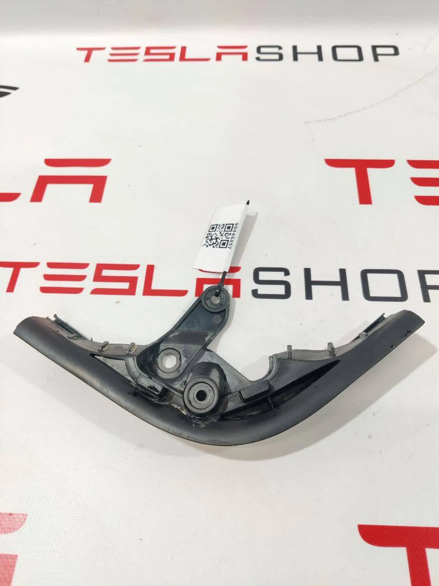Уплотнитель к Tesla Model X 2018