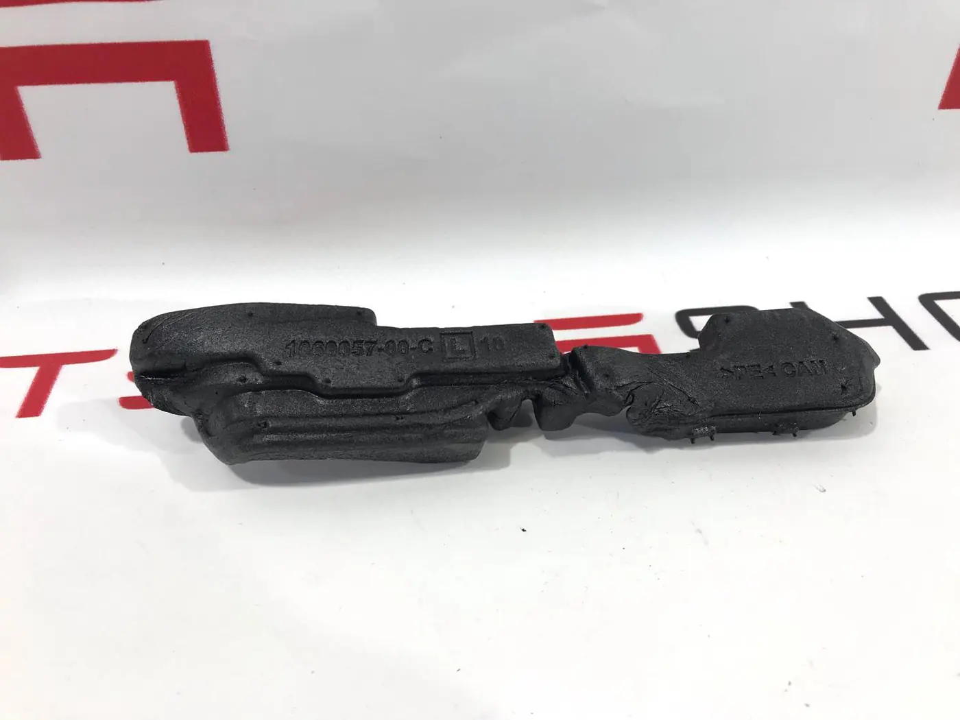 Уплотнитель к Tesla Model S 2017