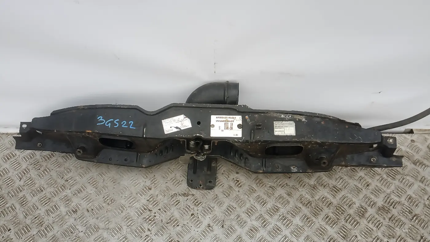 Рамка капота к Peugeot  2007