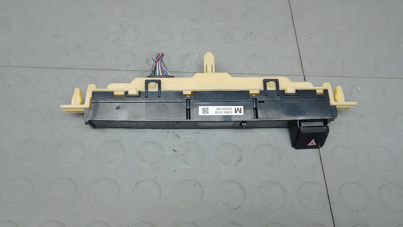 Кнопка  к Toyota RAV 4 2013