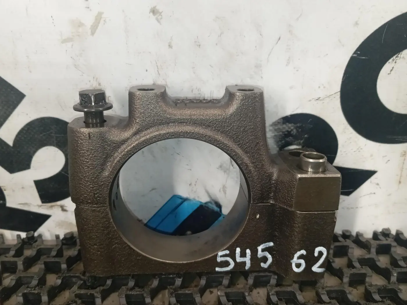 Постель распредвала (бугель) к Volvo A6 2008