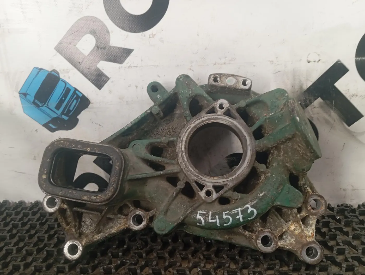 Корпус помпы к Volvo A6 2008