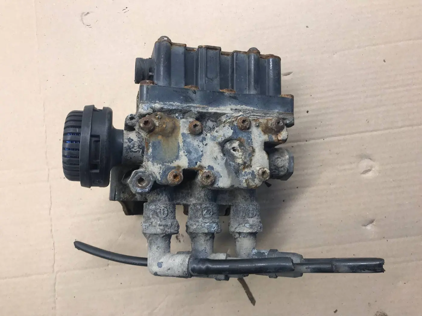 Кран уровня подвески кабины к Volvo A6 2007
