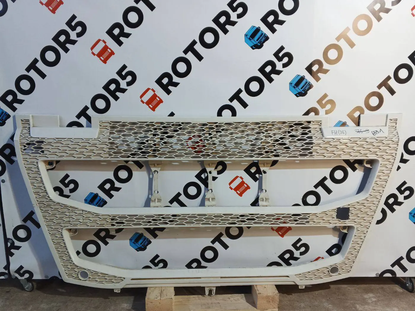Решетка радиатора к Volvo A6 2015