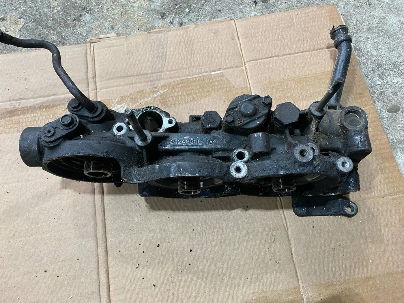Корпус масляного фильтра к Volvo A6 2012