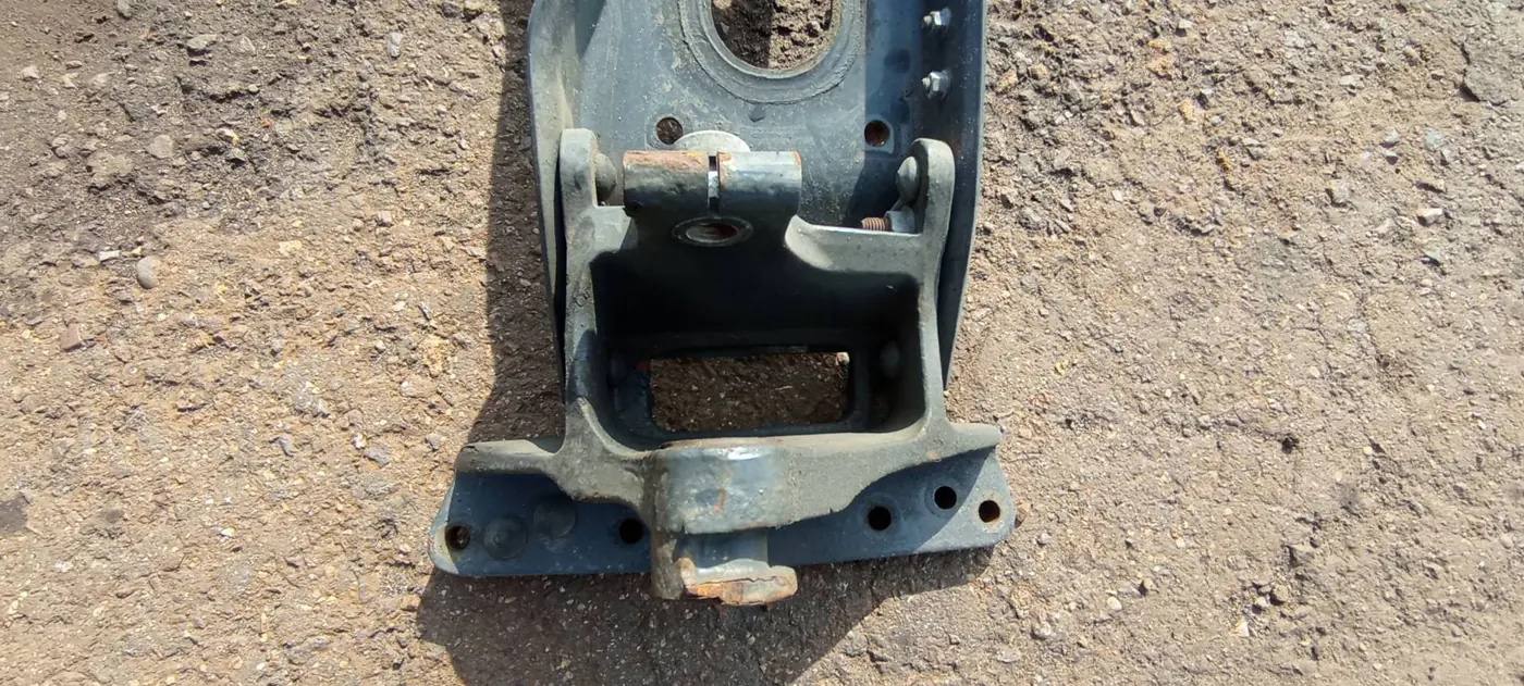 Кронштейн рессоры к Volvo A6 2015