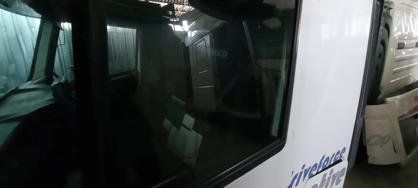 Стекло двери передней левой к Iveco  2013