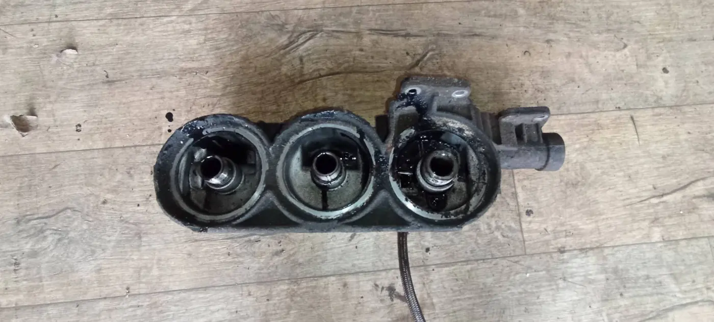 Корпус масляного фильтра к Volvo A6 2005