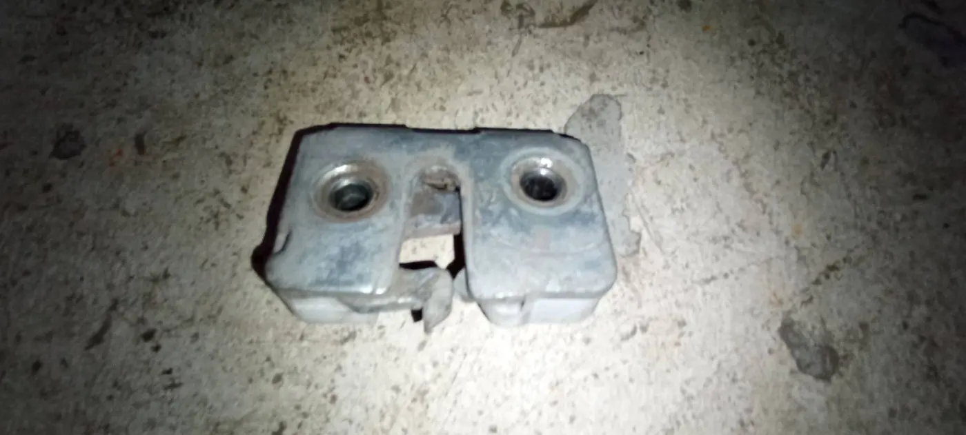 Замок двери  95 2005