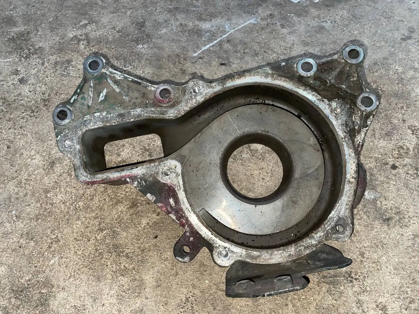 Корпус помпы к Volvo A6 2010