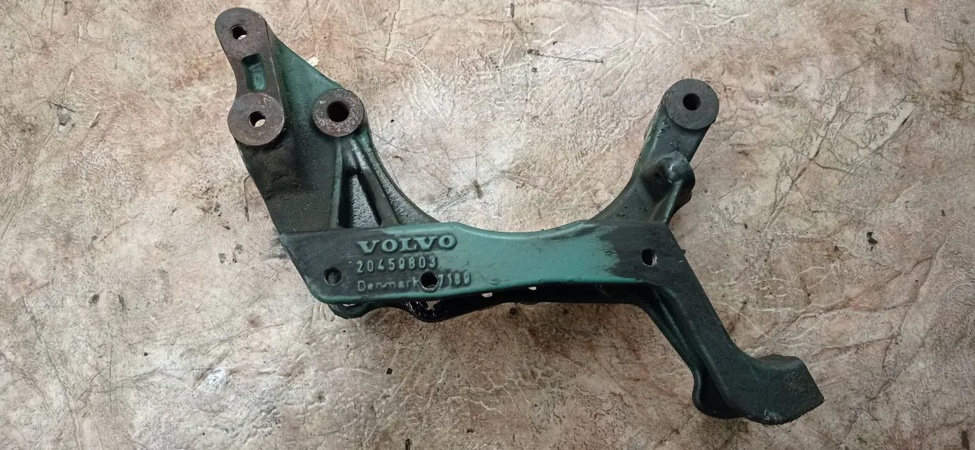 Кронштейн генератора к Volvo A6 2005