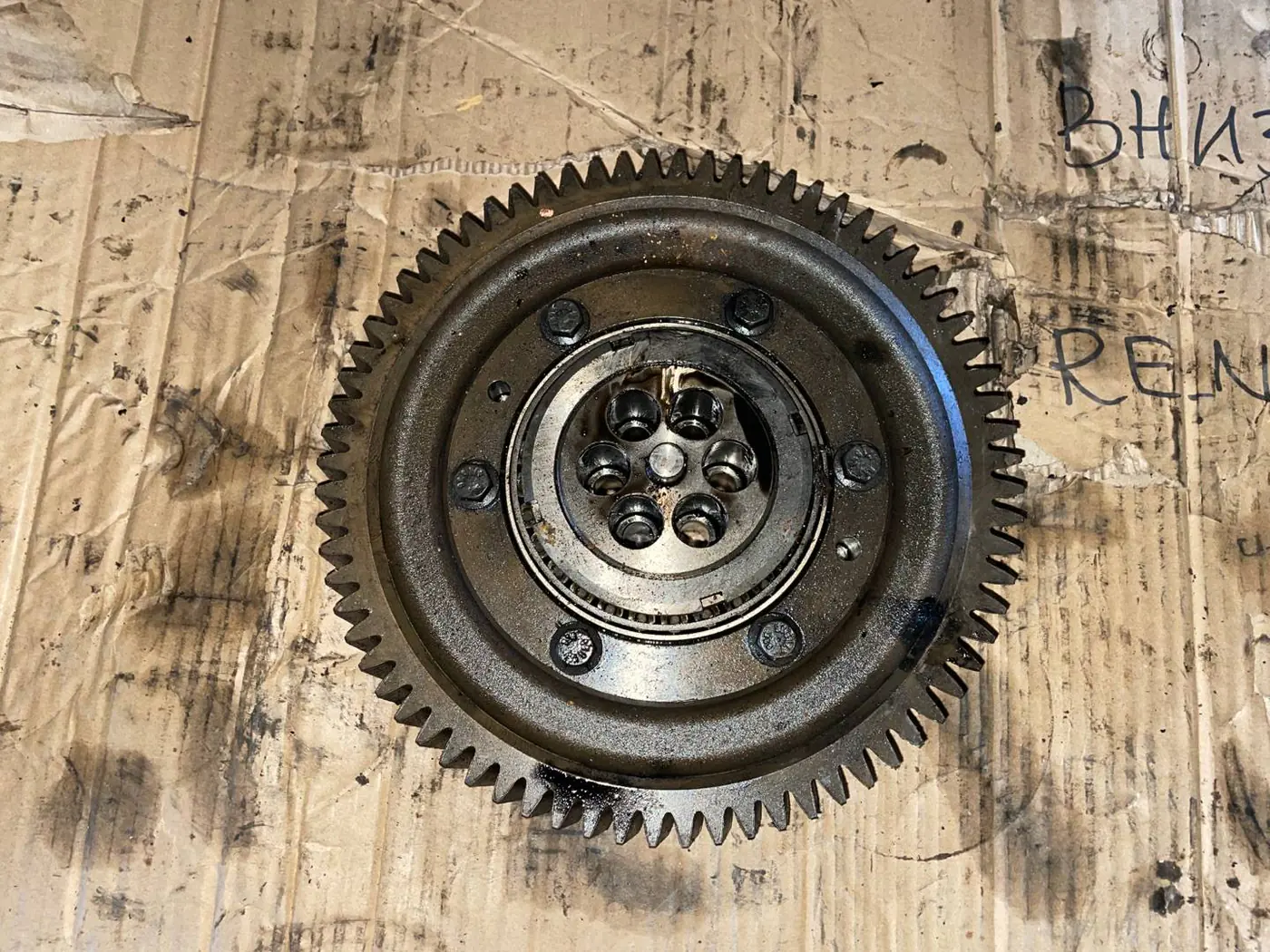 Шестерня грм к Volvo A6 2008