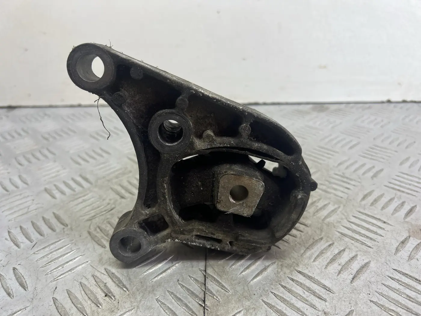 Подушка крепления КПП к Ford KA 2002