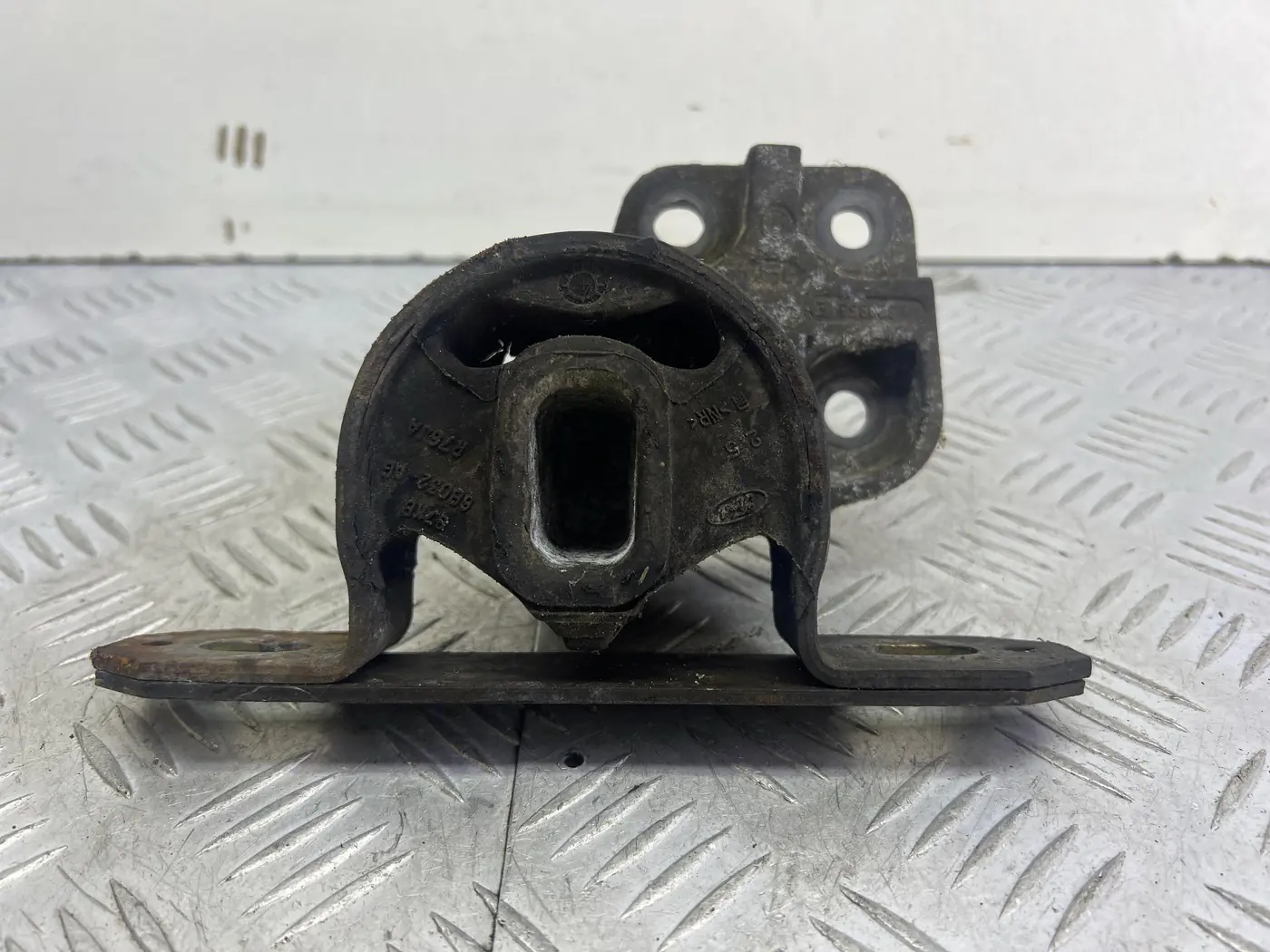 Подушка крепления КПП к Ford KA 2002