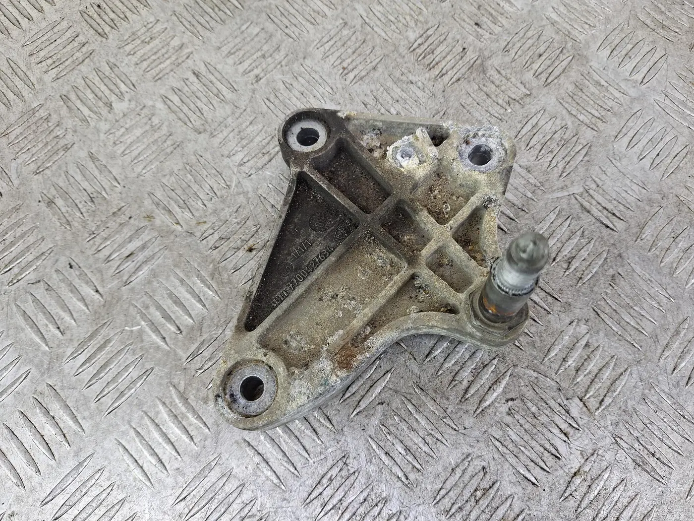 Кронштейн КПП к Renault Scenic 2001